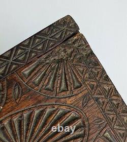 17th/18th century Treen Chip Carved Wooden Box Beautiful Patina Folk Art