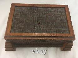 +ANTIQUE+ LARGE lovely Tramp Art Folk Art Chip Carved Jewelry Box