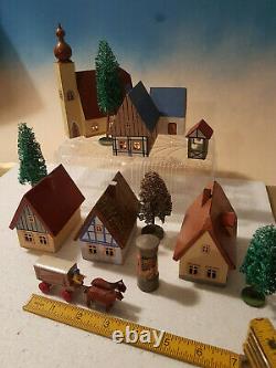 Antique German Wooden Putz Country VillageErzgebirge5 Houses w. Gr. Accessories