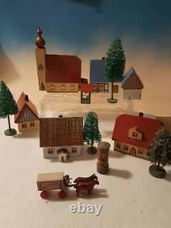 Antique German Wooden Putz Country VillageErzgebirge5 Houses w. Gr. Accessories