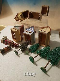 Antique German Wooden Putz Country VillageErzgebirge5 Houses w. Gr. Accessories