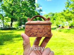 Antique MINIATURE CARVED FOLK ART BOX CLOVERS AAFA INKWELL Primitive Treen Spice