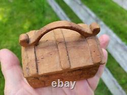 Antique MINIATURE CARVED FOLK ART BOX CLOVERS AAFA INKWELL Primitive Treen Spice