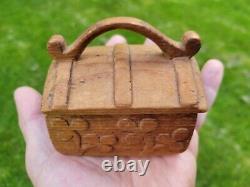 Antique MINIATURE CARVED FOLK ART BOX CLOVERS AAFA INKWELL Primitive Treen Spice