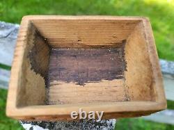 Antique MINIATURE CARVED FOLK ART BOX CLOVERS AAFA INKWELL Primitive Treen Spice