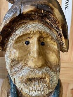 Beautiful Chainsaw Carved Mountain HillBilly Cabin Smoky Mountains Tennessee