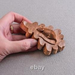 CARVED OAK Country MOUSE on AUTUMN OAKLEAF Wood/Wooden FOLK ART Love/Luck PAGAN