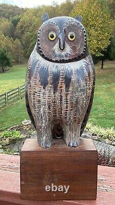 Handsome Detailed Vintage Folk Art Wood Owl Decoy Nicely Carved and Painted