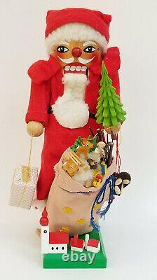 Story # 9 Steinbach Volkskunst Germany Folk Art Carved Wood Santa Nutcracker 16