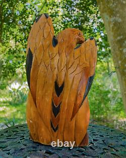 VINTAGE FOLK ART HAND-CARVED WOODEN AMERICAN EAGLE 19 iNCHES TALL