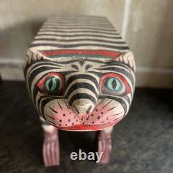 VTG Carved Folk Art Leopard Cat Hand Painted Bench Wood Table Plant Stand