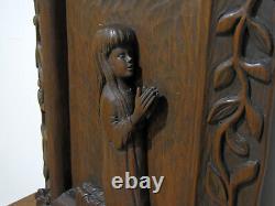 Vintage CARVED WOOD FOLK ART PLAQUE LITTLE GIRL PRAYING