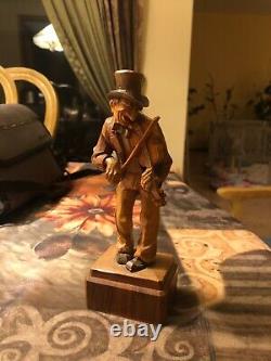 Vintage Hand Carved Folk Art Violinist/Fiddler Sculpture (GREAT CONDITION)