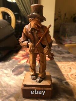 Vintage Hand Carved Folk Art Violinist/Fiddler Sculpture (GREAT CONDITION)