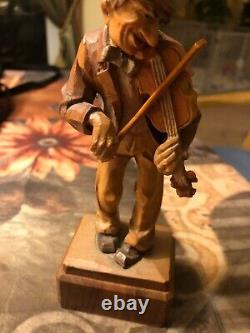 Vintage Hand Carved Folk Art Violinist/Fiddler Sculpture (GREAT CONDITION)