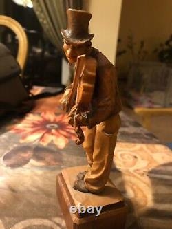 Vintage Hand Carved Folk Art Violinist/Fiddler Sculpture (GREAT CONDITION)