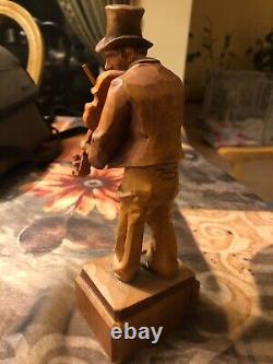 Vintage Hand Carved Folk Art Violinist/Fiddler Sculpture (GREAT CONDITION)