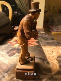 Vintage Hand Carved Folk Art Violinist/Fiddler Sculpture (GREAT CONDITION)