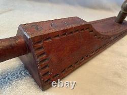1892 Pennsylvanie Carved Wood Bed Feather Smoother Red Paint Folk Art Aafa