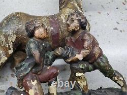 18ème Siècle Art Populaire Sculpté Sculpture Deux Hommes Shoeing Un Cheval