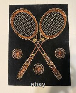 1980 String Folk Art Avec Tennis Motif Grande Condition
