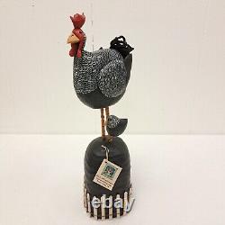 2003 Poules Chik Ferme Maison Art Populaire en Bois Sculpté à la Main par Pat Russo Signé