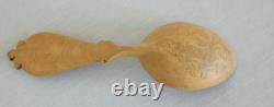 2 CUILLÈRES EN BOIS ANTIQUES NORVÉGIENNES SCULPTÉES EN ART POPULAIRE DE 7 1/2 ET 7 POUCES DE LONGUEUR