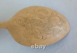 2 CUILLÈRES EN BOIS ANTIQUES NORVÉGIENNES SCULPTÉES EN ART POPULAIRE DE 7 1/2 ET 7 POUCES DE LONGUEUR