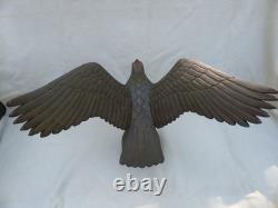 Aigle américain en bois sculpté à la main, vintage ou ancien, avec une envergure de 21 pouces