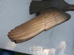 Aigle américain en bois sculpté à la main, vintage ou ancien, avec une envergure de 21 pouces
