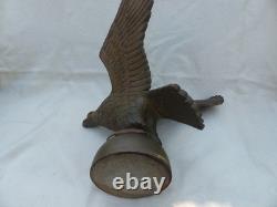Aigle américain en bois sculpté à la main, vintage ou ancien, avec une envergure de 21 pouces