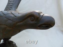 Aigle américain en bois sculpté à la main, vintage ou ancien, avec une envergure de 21 pouces