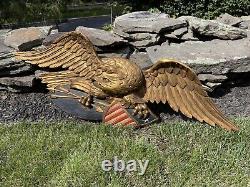 Aigle en bois sculpté, art populaire américain 41W, bouclier américain doré et peint