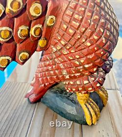 Aigle sculpté en art populaire par Daniel et Barbara Strawser, signé et daté au bas