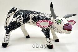 Alébrije en bois mexicain, vache sculptée et peinte à la main d'Oaxaca 10x8 signée