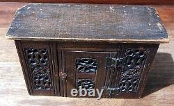 Ancien Tramp Art Folklorique Arbre Boîte À Cigares Sculpter Jacobean Aumbry Mural Armoire
