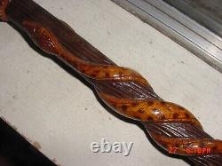 Ancien bâton de marche en bois sculpté d'art populaire mexicain avec 5 serpents