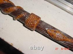 Ancien bâton de marche en bois sculpté d'art populaire mexicain avec 5 serpents