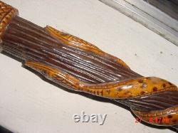 Ancien bâton de marche en bois sculpté d'art populaire mexicain avec 5 serpents