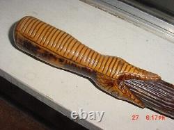 Ancien bâton de marche en bois sculpté d'art populaire mexicain avec 5 serpents