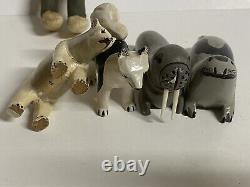 Ancienne poupée esquimaude de la côte Nord-Ouest Ensemble d'animaux sculpture en bois sculptée à la main art populaire