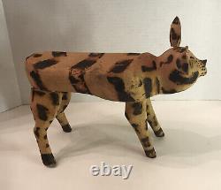Ancienne sculpture sur bois artisanale d'un grand chien/hyène en art populaire animalier