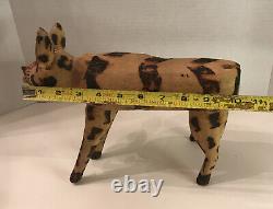 Ancienne sculpture sur bois artisanale d'un grand chien/hyène en art populaire animalier