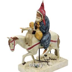 Anthony Costanza capturé sculptant Santa Horse, une œuvre d'art folklorique de Noël rare et paisible.