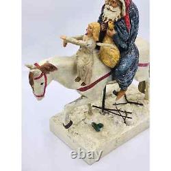 Anthony Costanza capturé sculptant Santa Horse, une œuvre d'art folklorique de Noël rare et paisible.