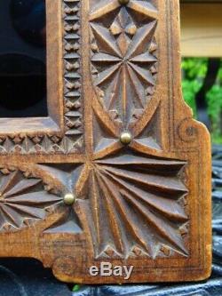 Antique Chip Cadre Carved Avec Des Clous 19thc Noyer 12 Antique Folk Art Victorien