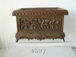 Antique Folk Art Wood Carved Footed Box Finement Sculpté Avec L’étiquette Originale