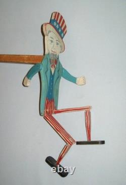 Antique vintage des années 1930, figure articulée en bois sculpté d’art populaire représentant l’Oncle Sam dansant, jigger