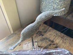 Appât primitif pour oiseaux de rivage sculptés en bois dans un style d'art populaire avec de la peinture ancienne