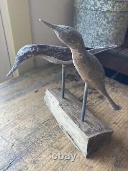 Appât primitif pour oiseaux de rivage sculptés en bois dans un style d'art populaire avec de la peinture ancienne